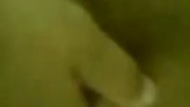 La bruna ingoia il p ...
