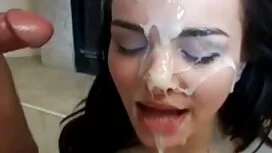 Giovane bionda in si ...