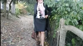 Una ragazza che acca ...