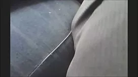 Una giovane bionda s ...